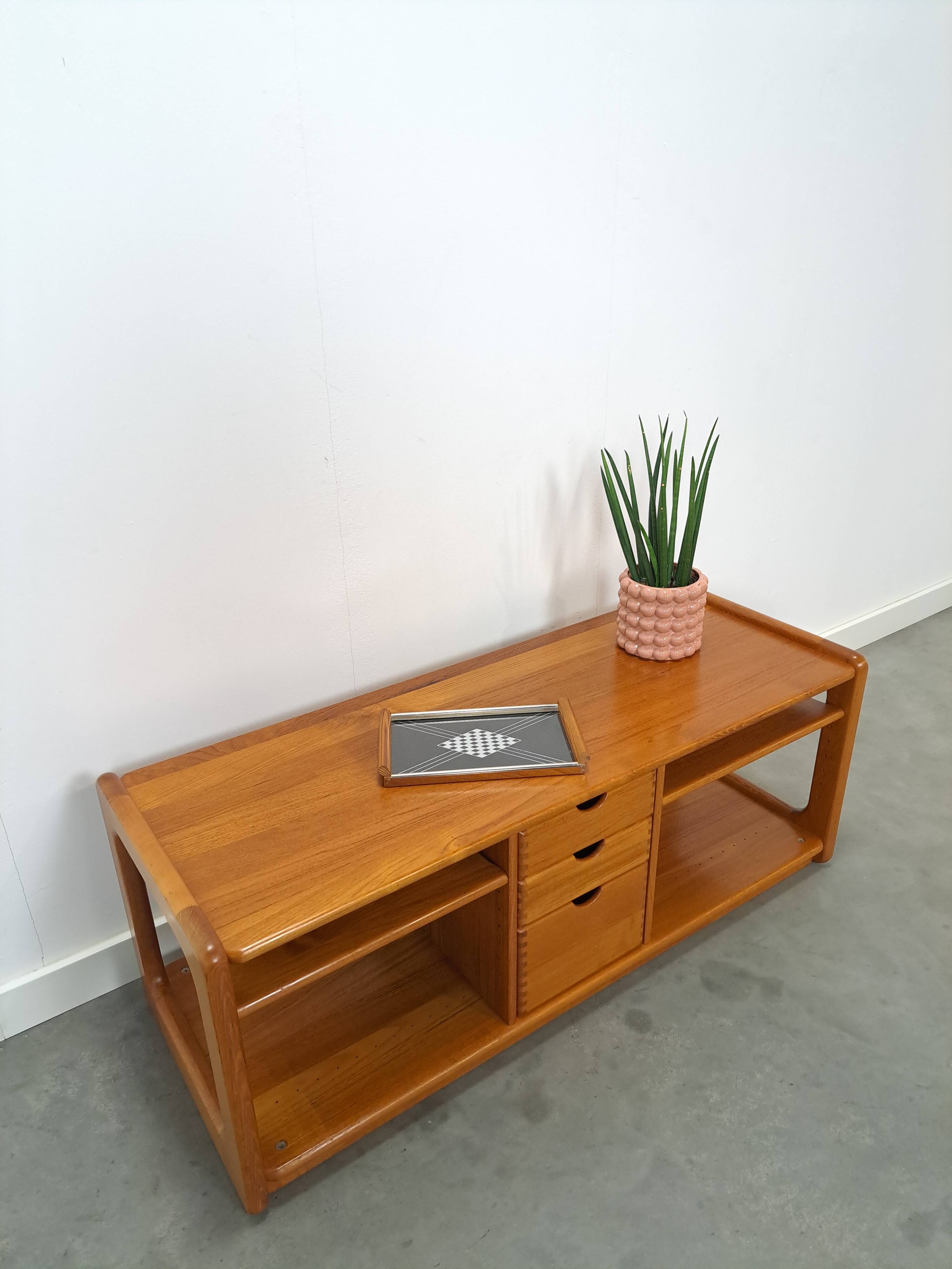 Deens design teck Dyrlund cd tv meuble vintage