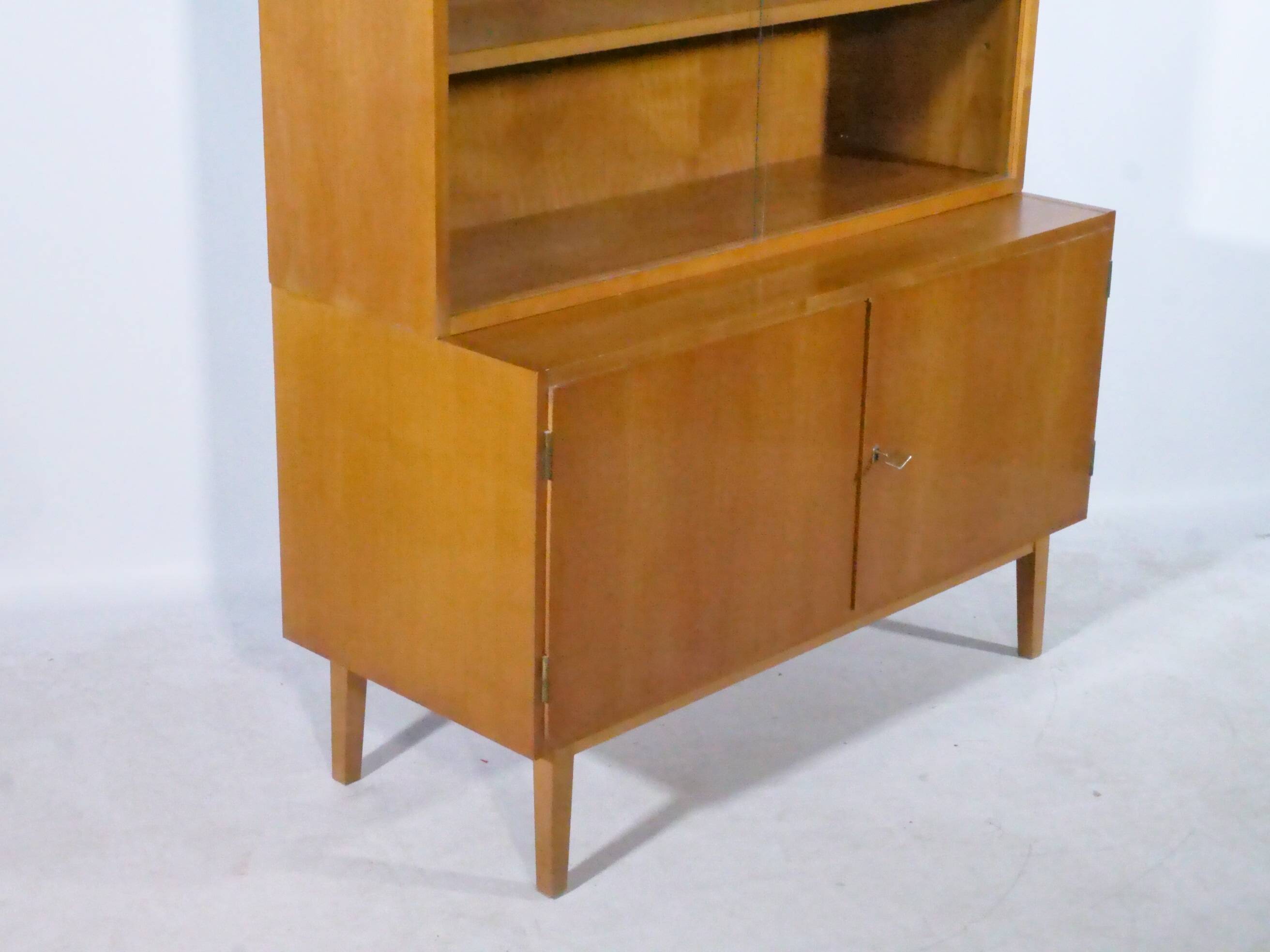 Buffet vitrine vintage en bois de cerisier, commode vintage, 1960