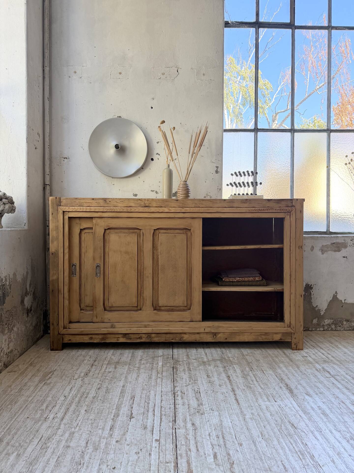 Enfilade with sliding doors from the 1950s