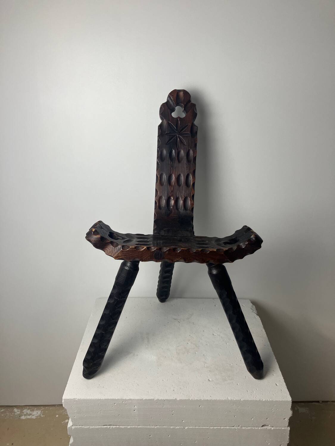 Chaise tripode brutaliste, 1950s