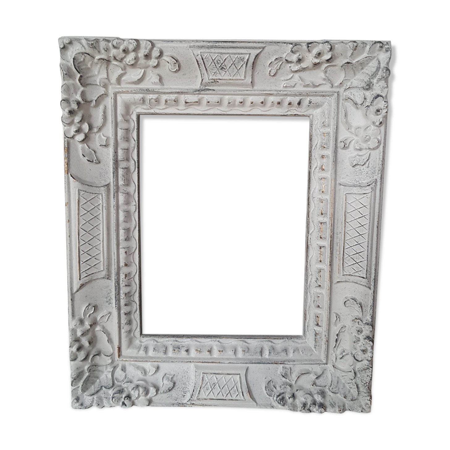Linen patinated molded frame