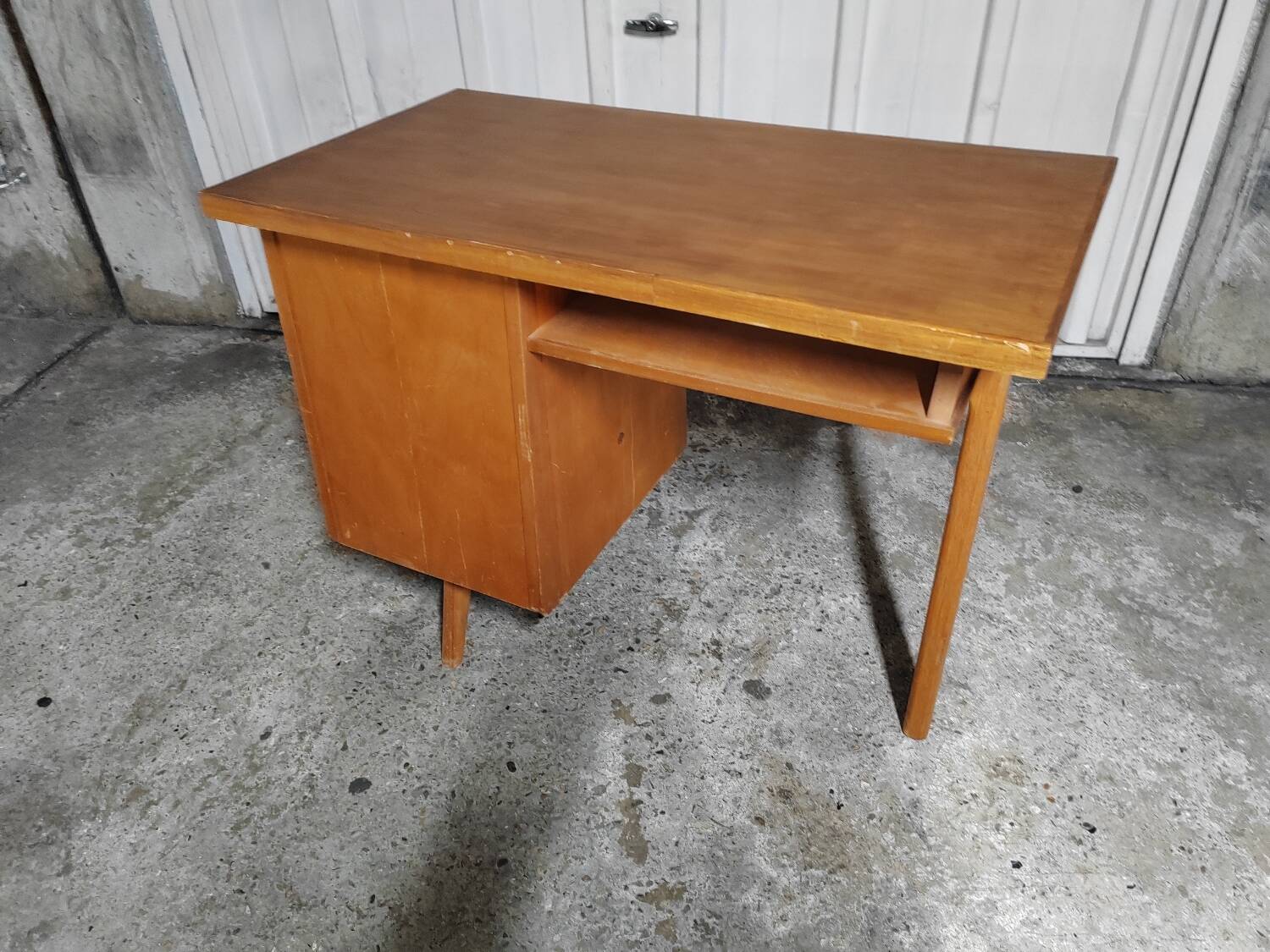 Vintage tripod desk