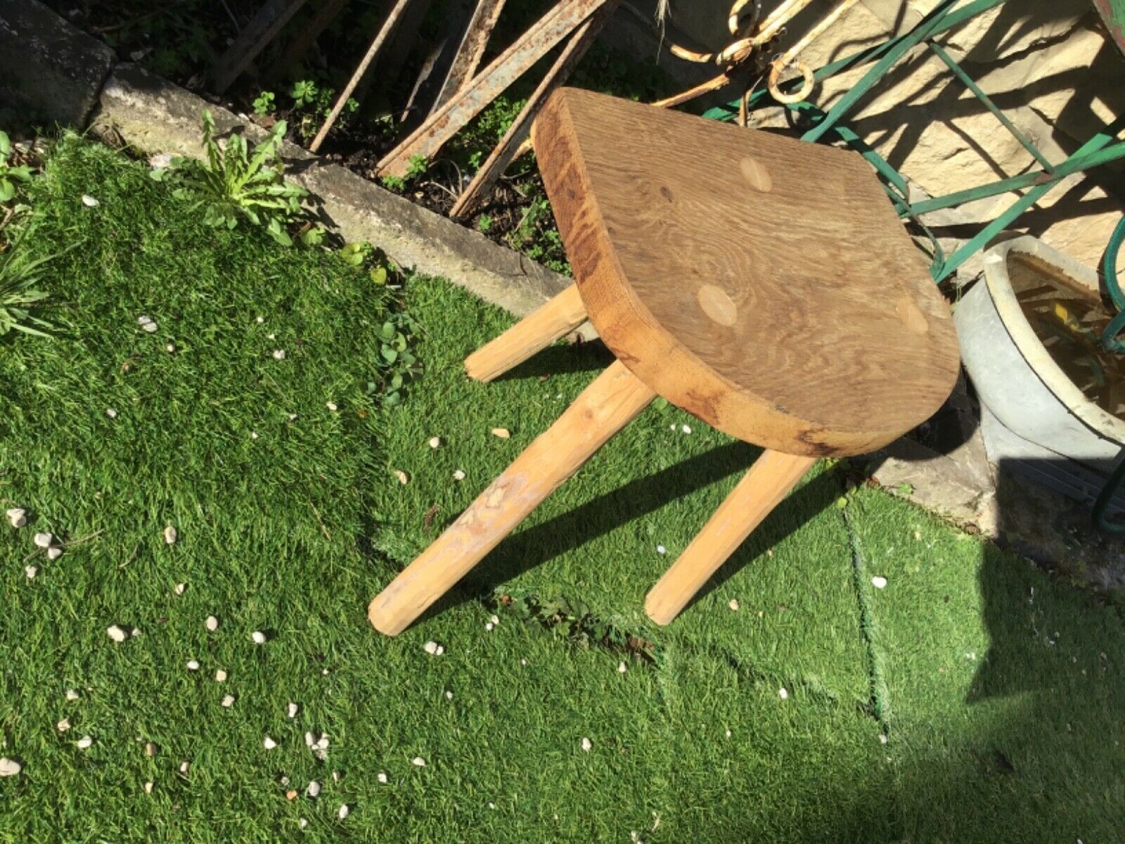 Tabouret bois sculpté tripode déco