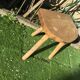 Tabouret bois sculpté tripode déco