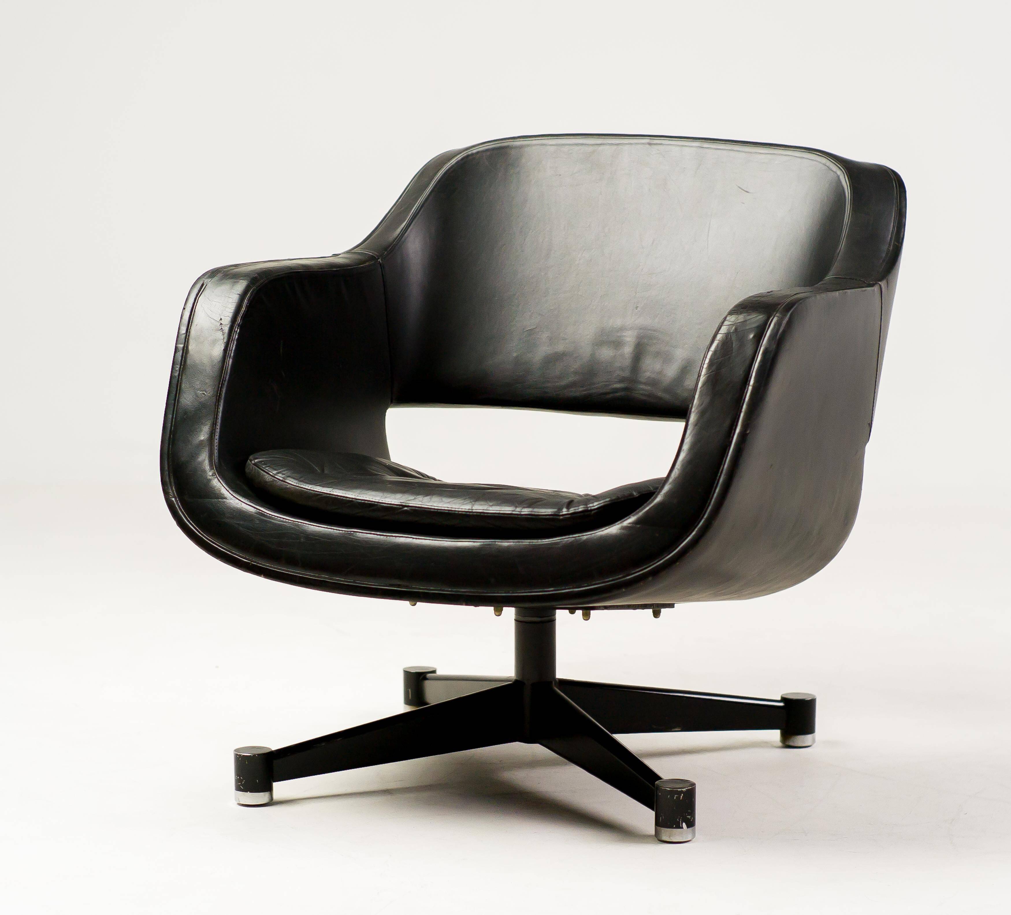 Fauteuil en cuir noir par Olli Mannermaa pour Finnart Ab, Finlande, 1970