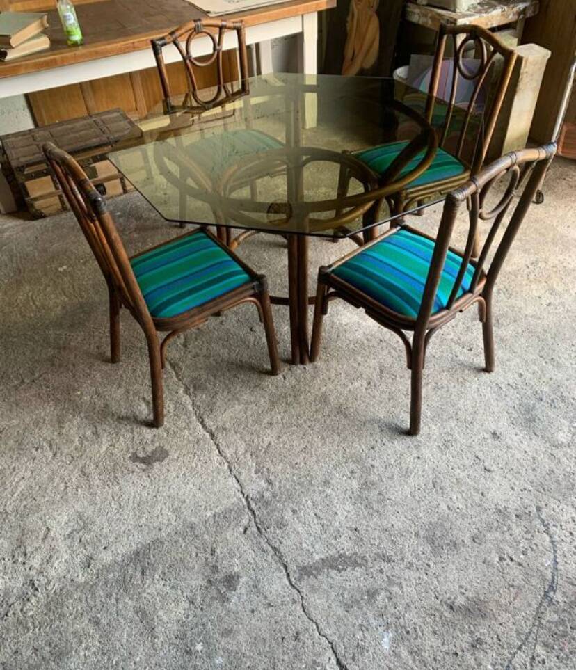 Table et chaises en rotin années 70-80