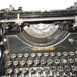 UNDERWOOD TYPEWRITER