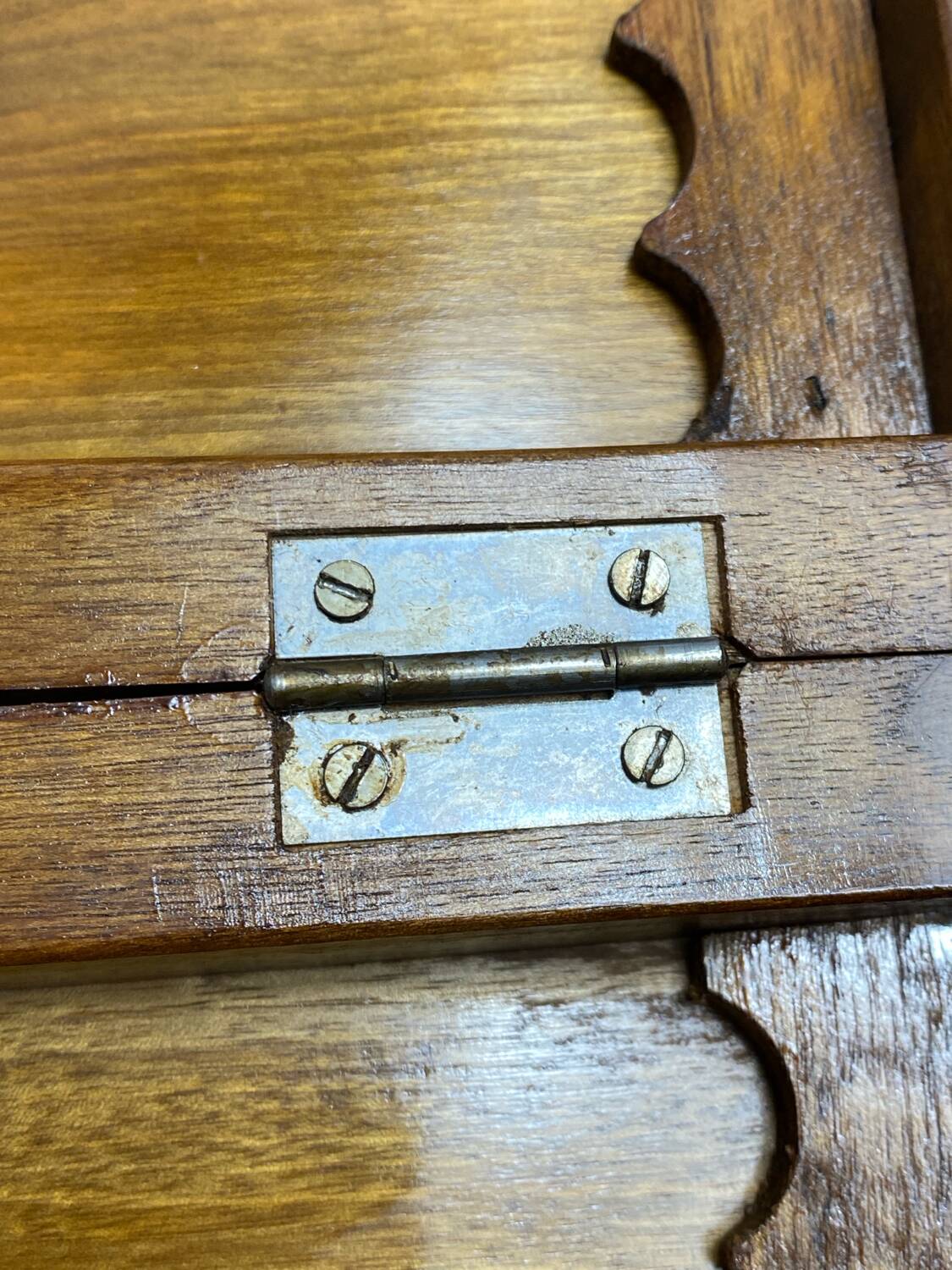 Chess and backgammon set in carved wood and marquetry
