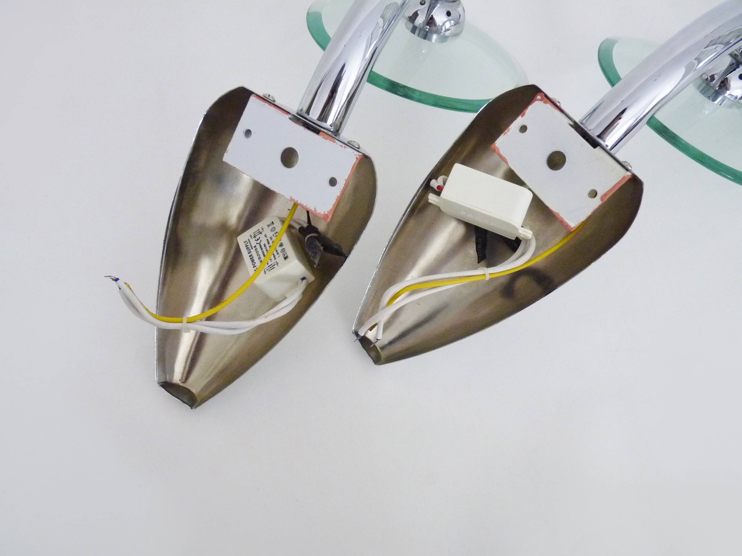 Paire d'appliques espagnole design en métal chromé et verre