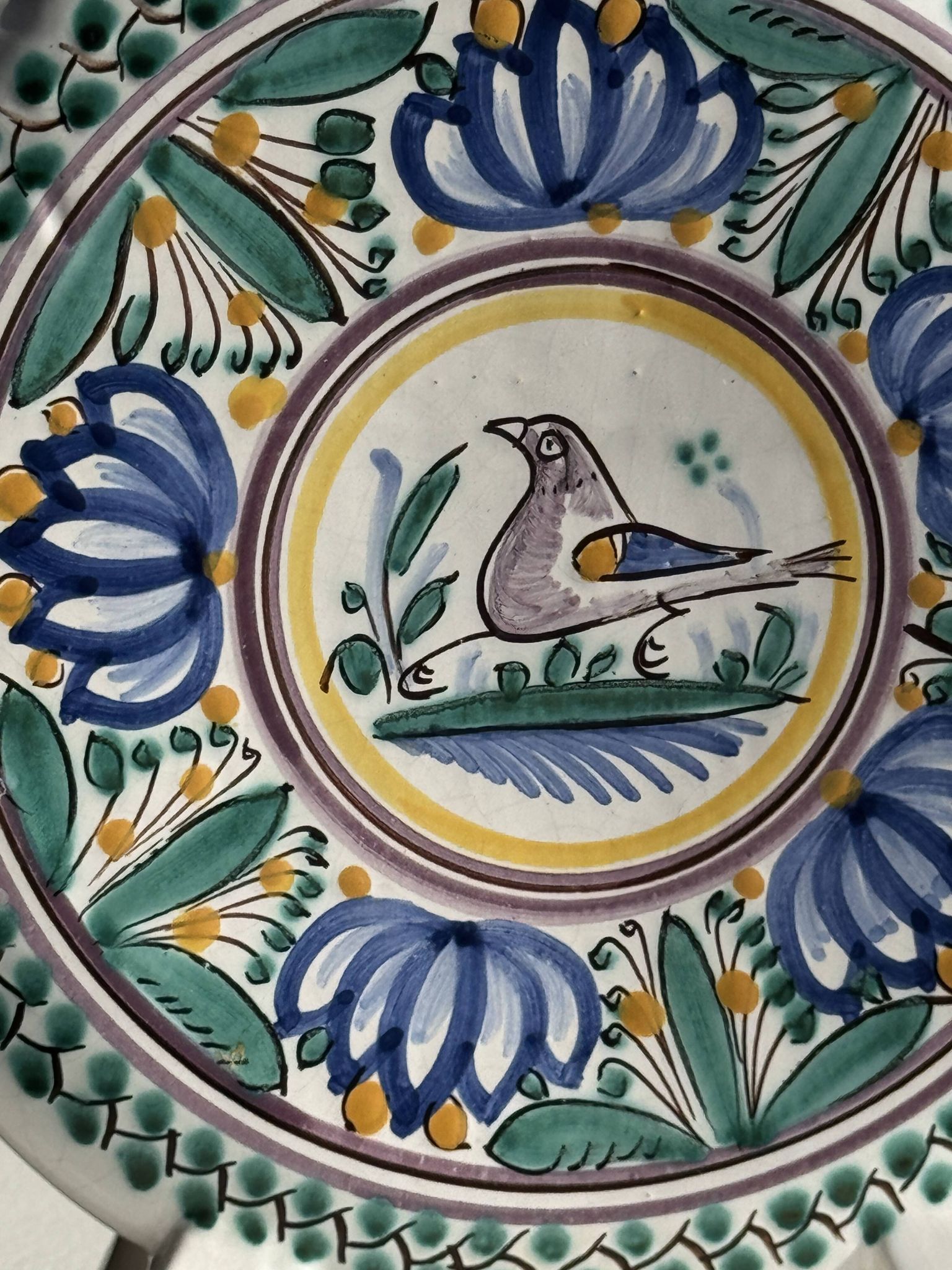 Vintage flat plate in white Modra earthenware, hand-painted.