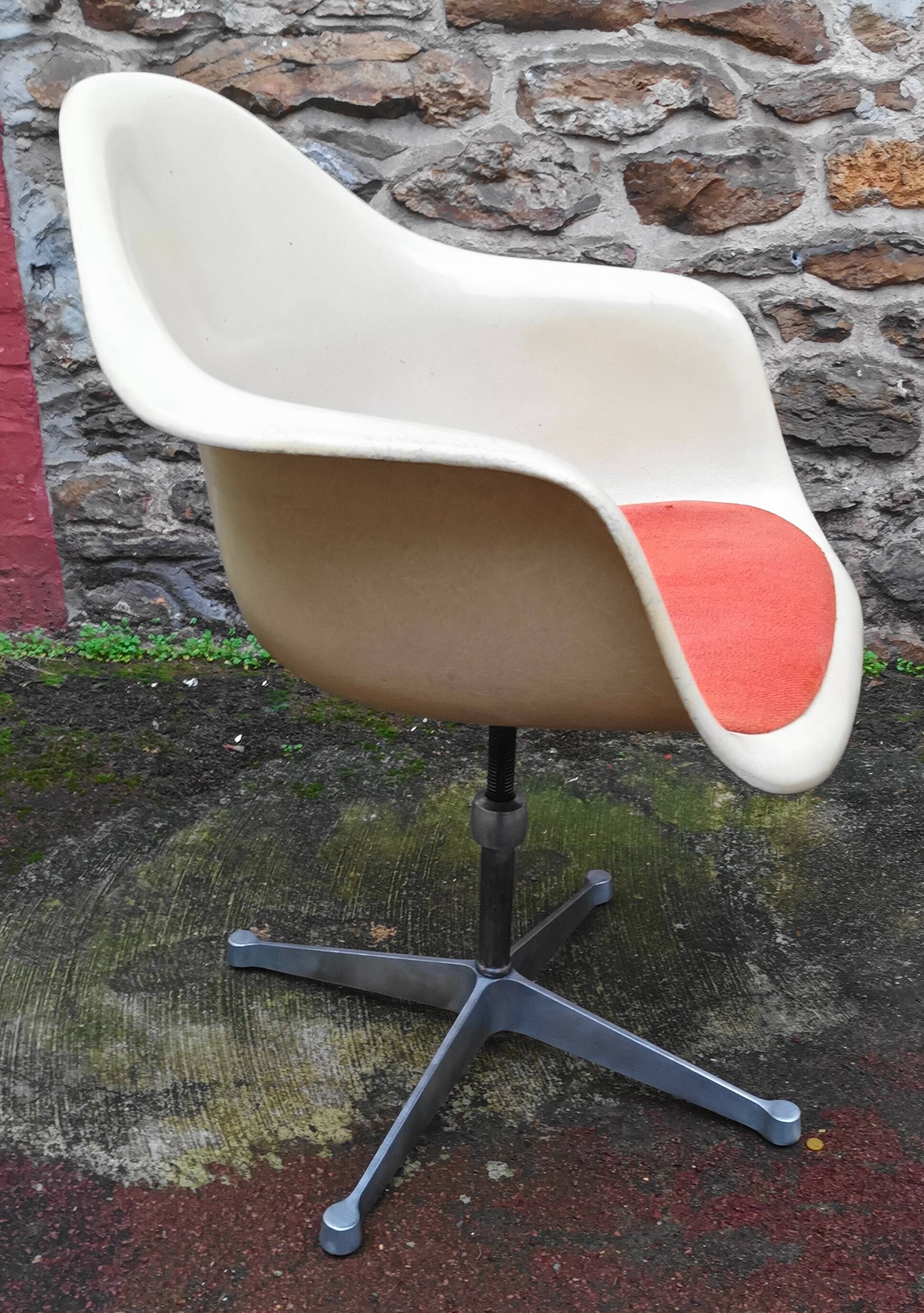 Fauteuil de bureau de Charles et Ray Eames pour Herman Miller des années 60