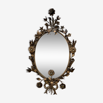 Oval mirror in gilded metal