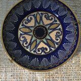 Assiette en faïence HB QUIMPER émaillée perlée et dorée