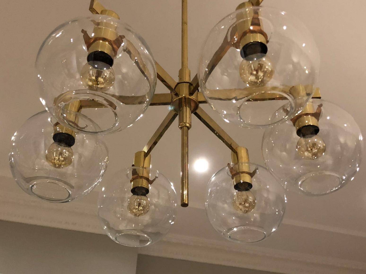 Lustre "Pastoral" en laiton avec six globes Hans-Agne Jakobsson