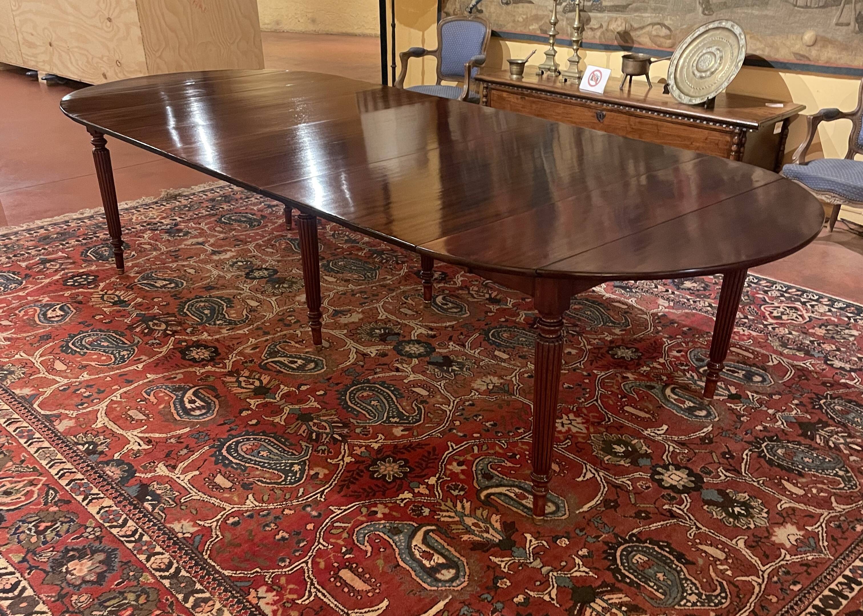 Early 19th Century Mahogany Dining Table