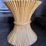Table basse ronde gerbe de blé en rotin par John McGuire