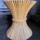 Table basse ronde gerbe de blé en rotin par John McGuire