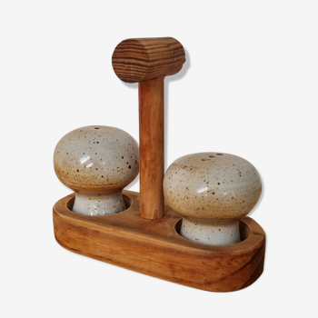 Salt and pepper vintage sandstone wood support