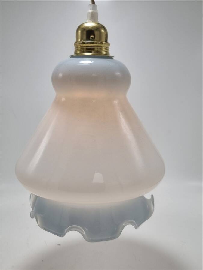 Opaline suspension