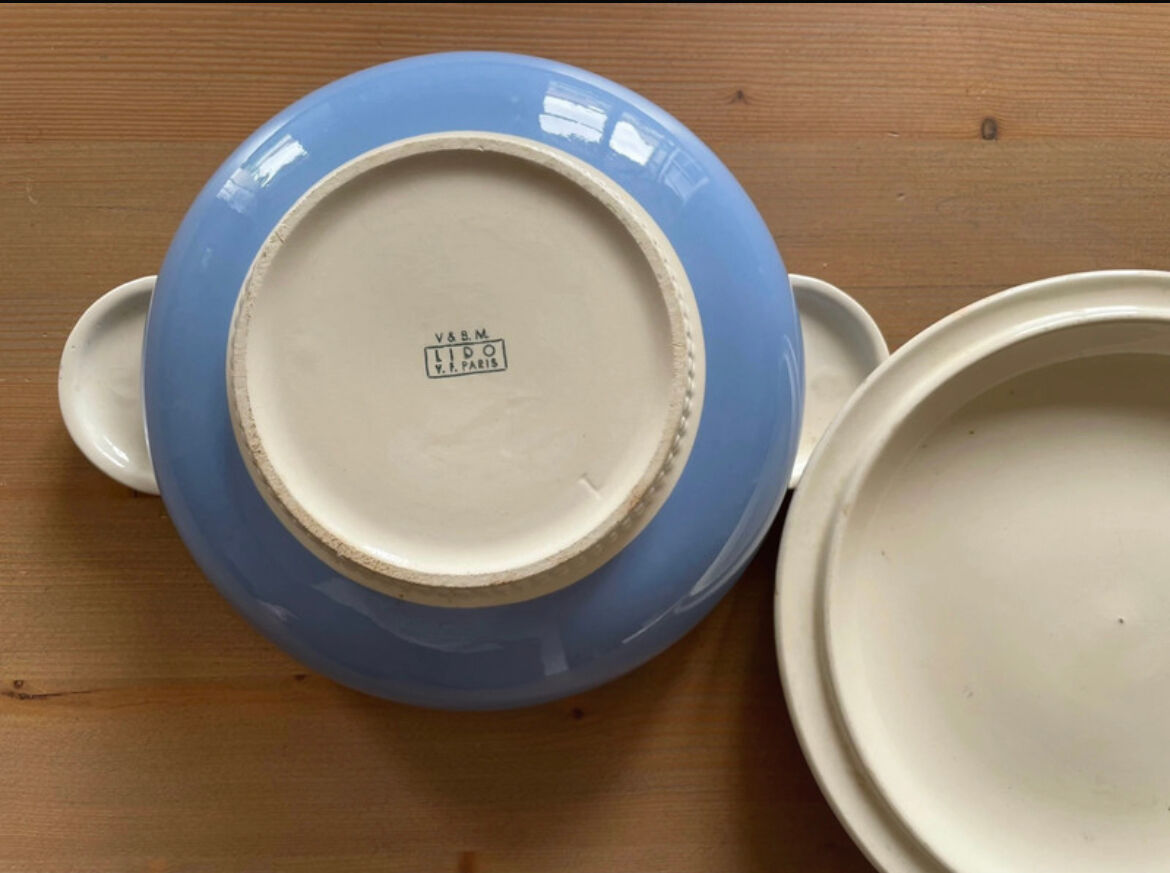 Vintage blue soup pot Villeroy and Boch 50