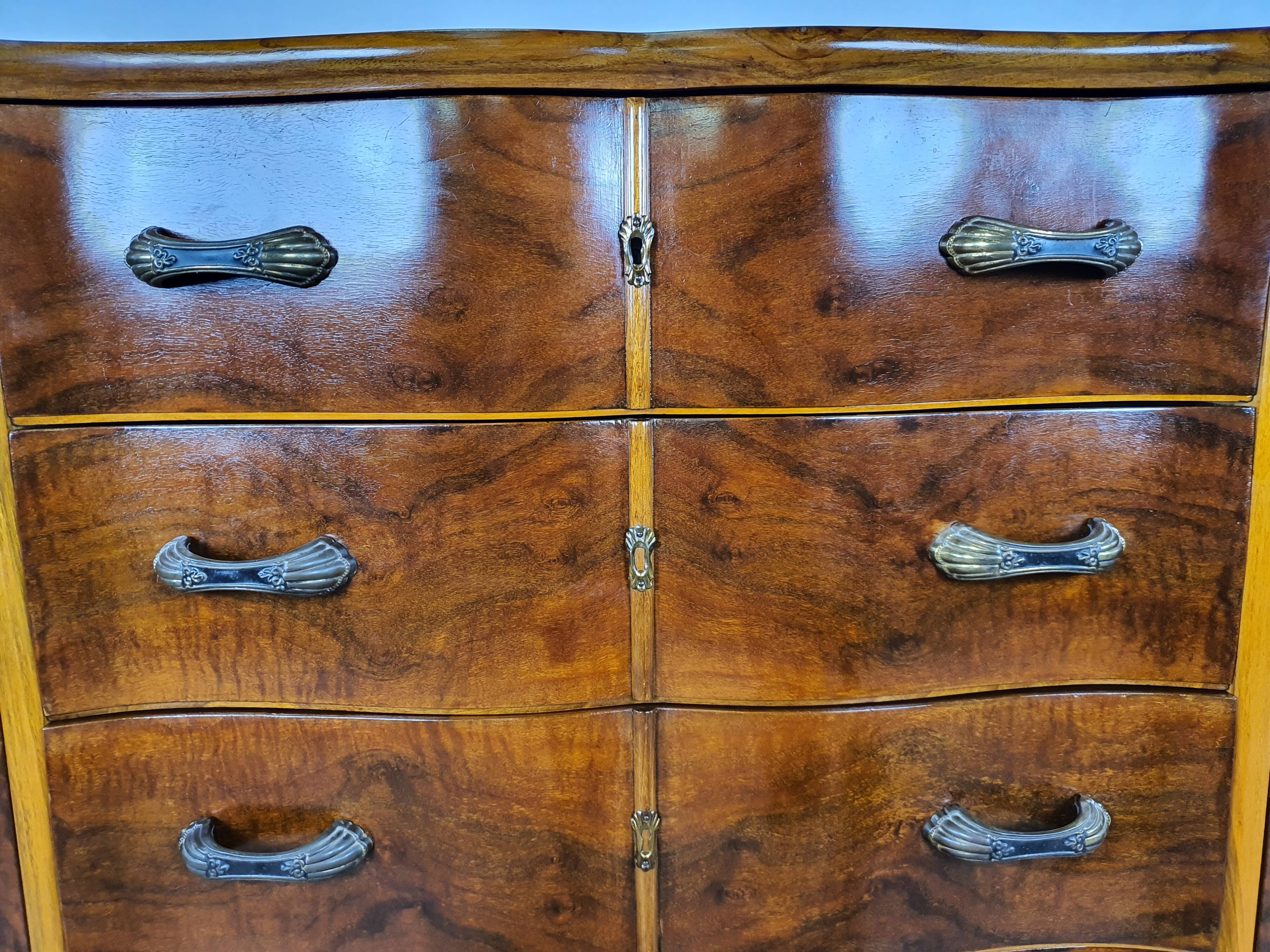 Art Decò Sideboard in Walnut