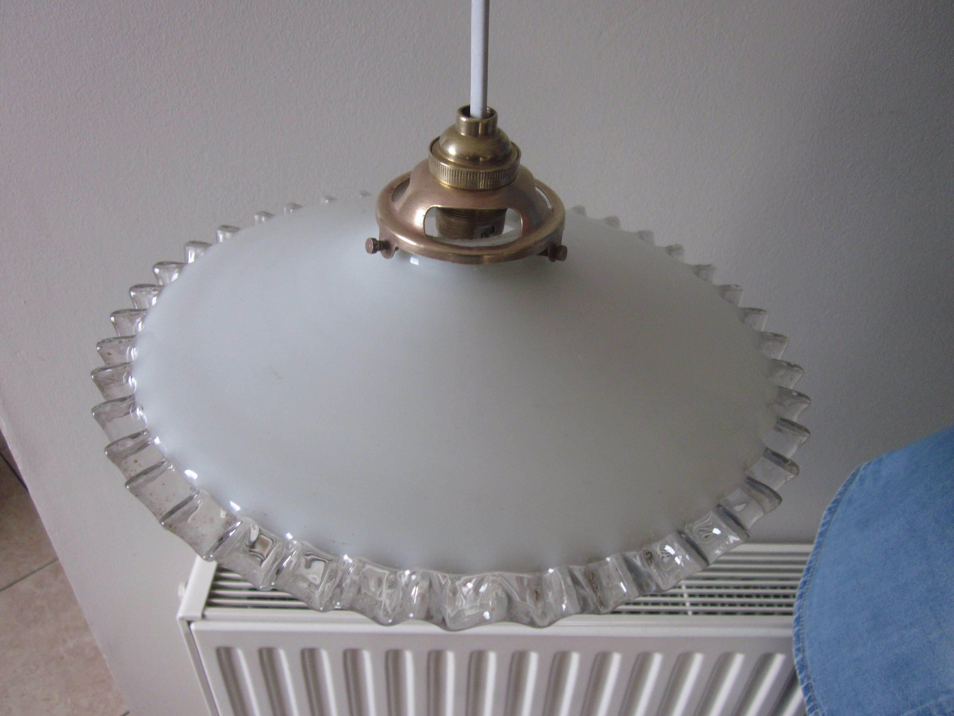 Old hanging in opaline dentelè