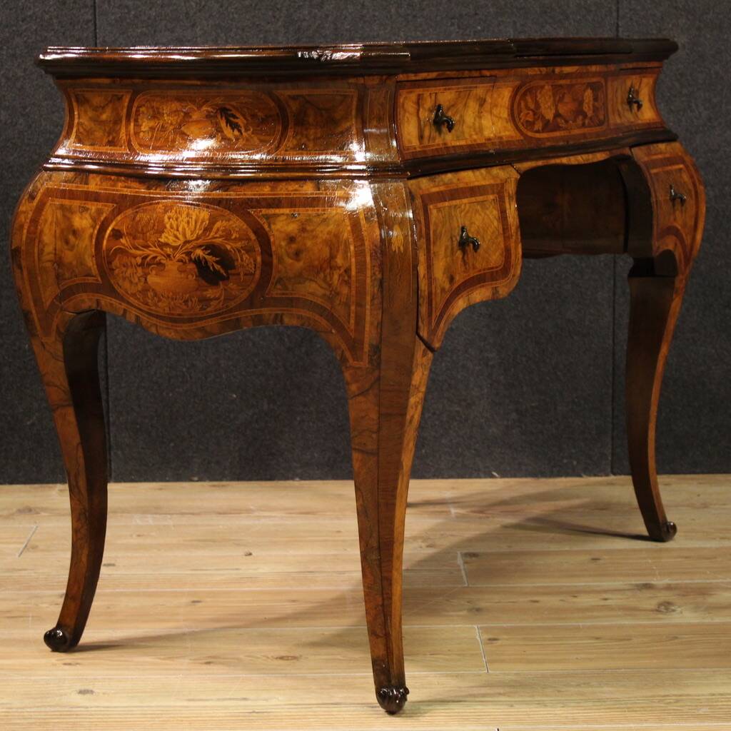 Coiffeuse lombarde marquetée de style Louis XV du XXe siècle