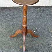 Wooden stool – Vintage – Ornaments – Tripod leg