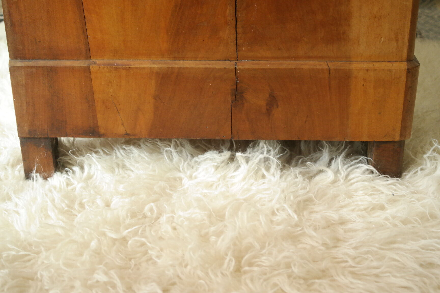 Louis Philippe style chest of drawers in light walnut, 20th century