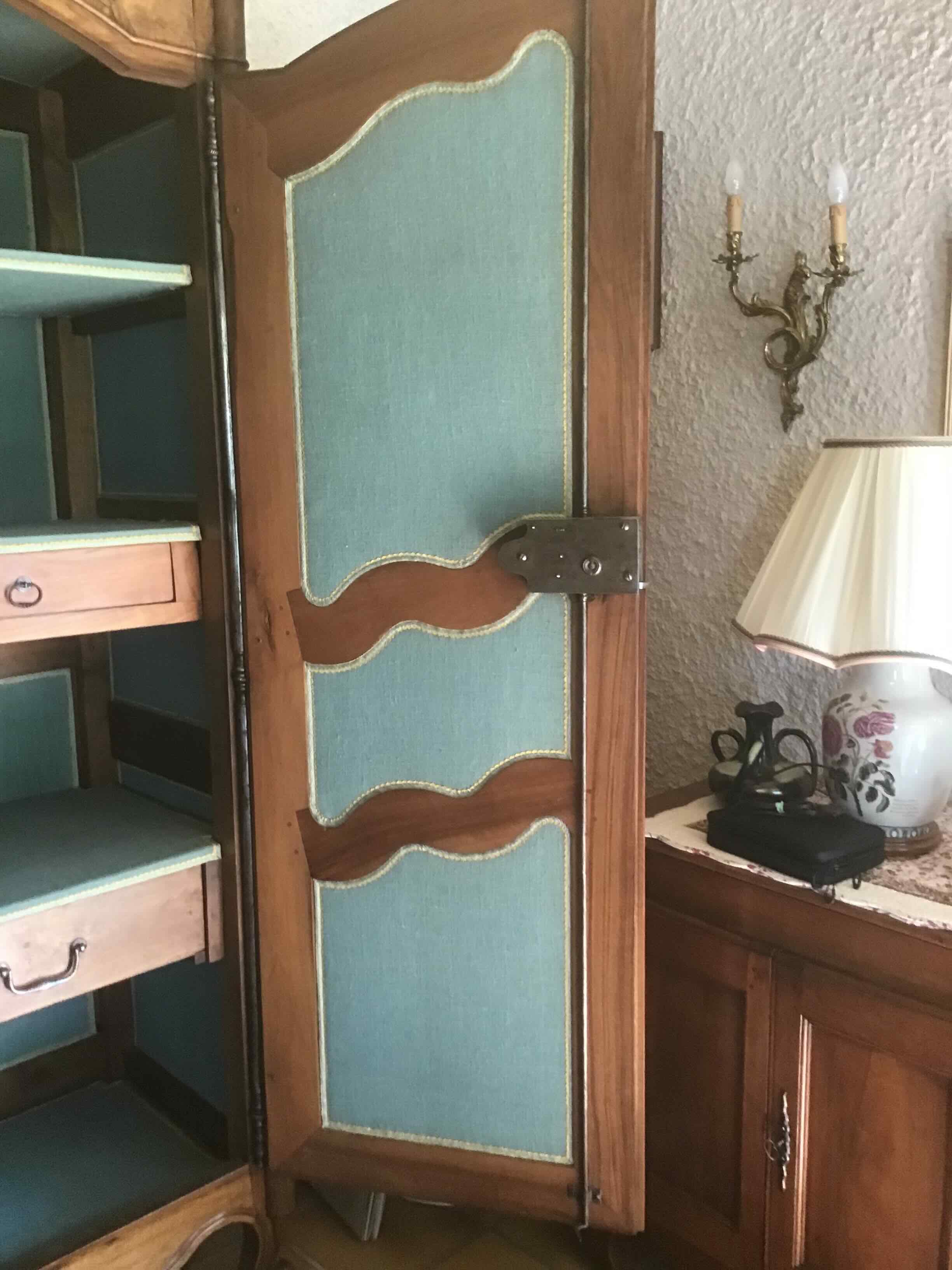 Louis XV wardrobe "gendarme hat"