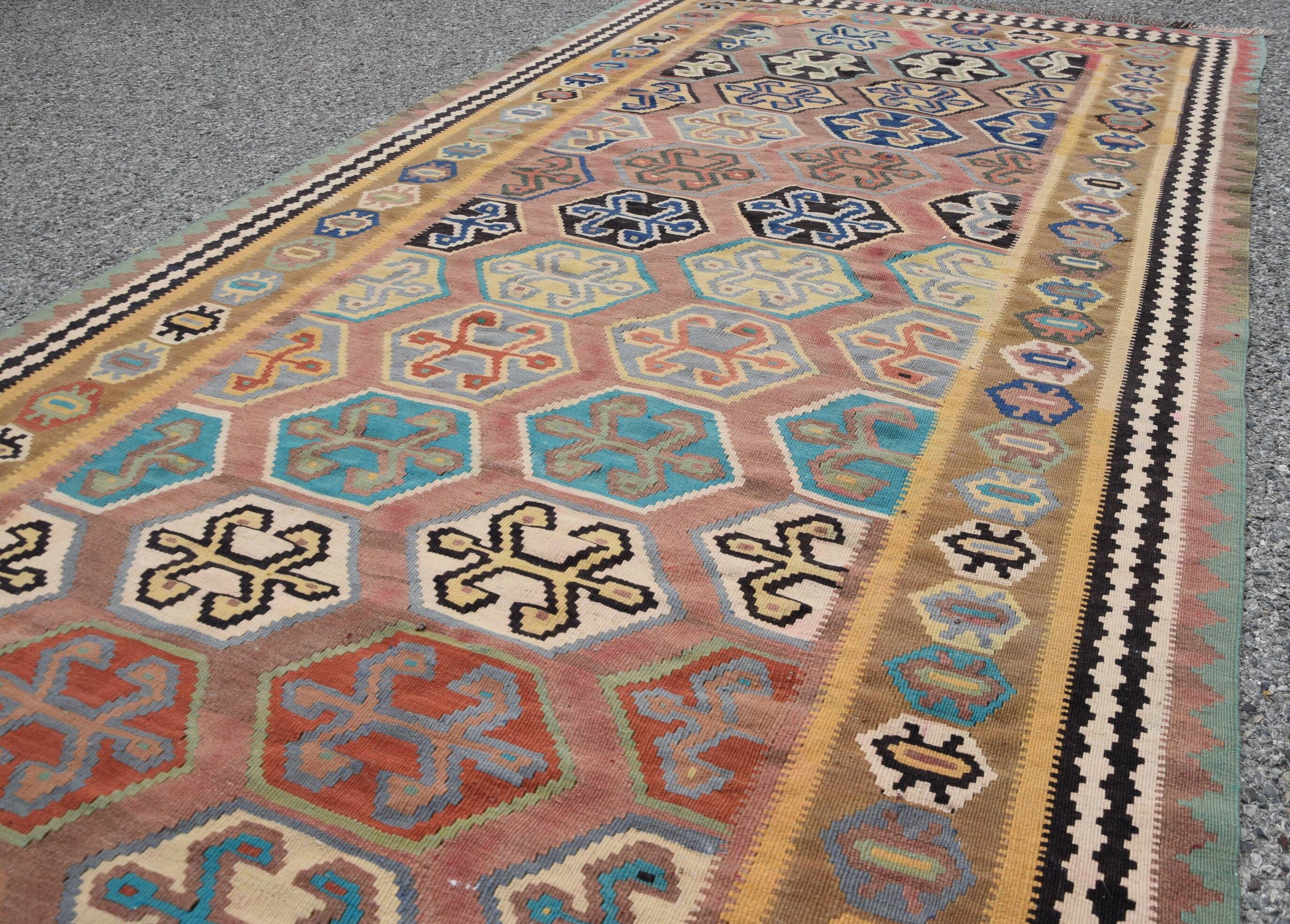 Kilim Rug Made By The Gashgai Tribes In Iran: 1.60 X 2.95 Meters