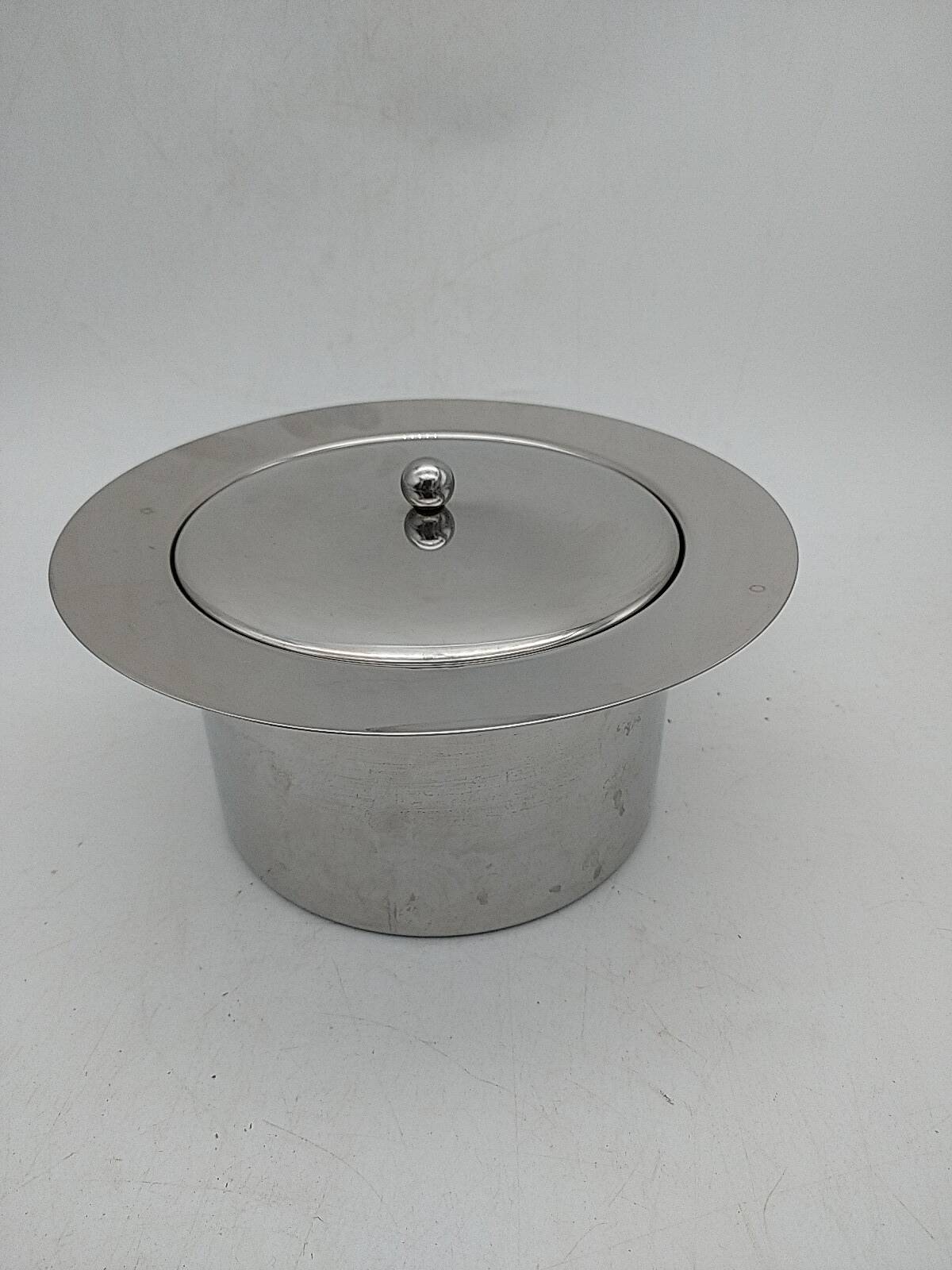 Ice bucket by Knut and Marianne Hagberg.