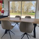 Table in light solid oak, vitrified, for 8, 10, 12 people comfort with metal legs in X