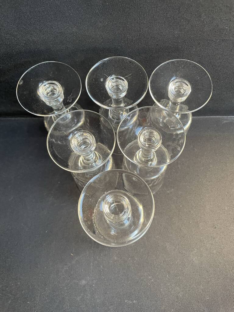 6 wine glasses – light cut crystal