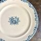 Plat rond Emile Bourgeois en terre de fer bleue