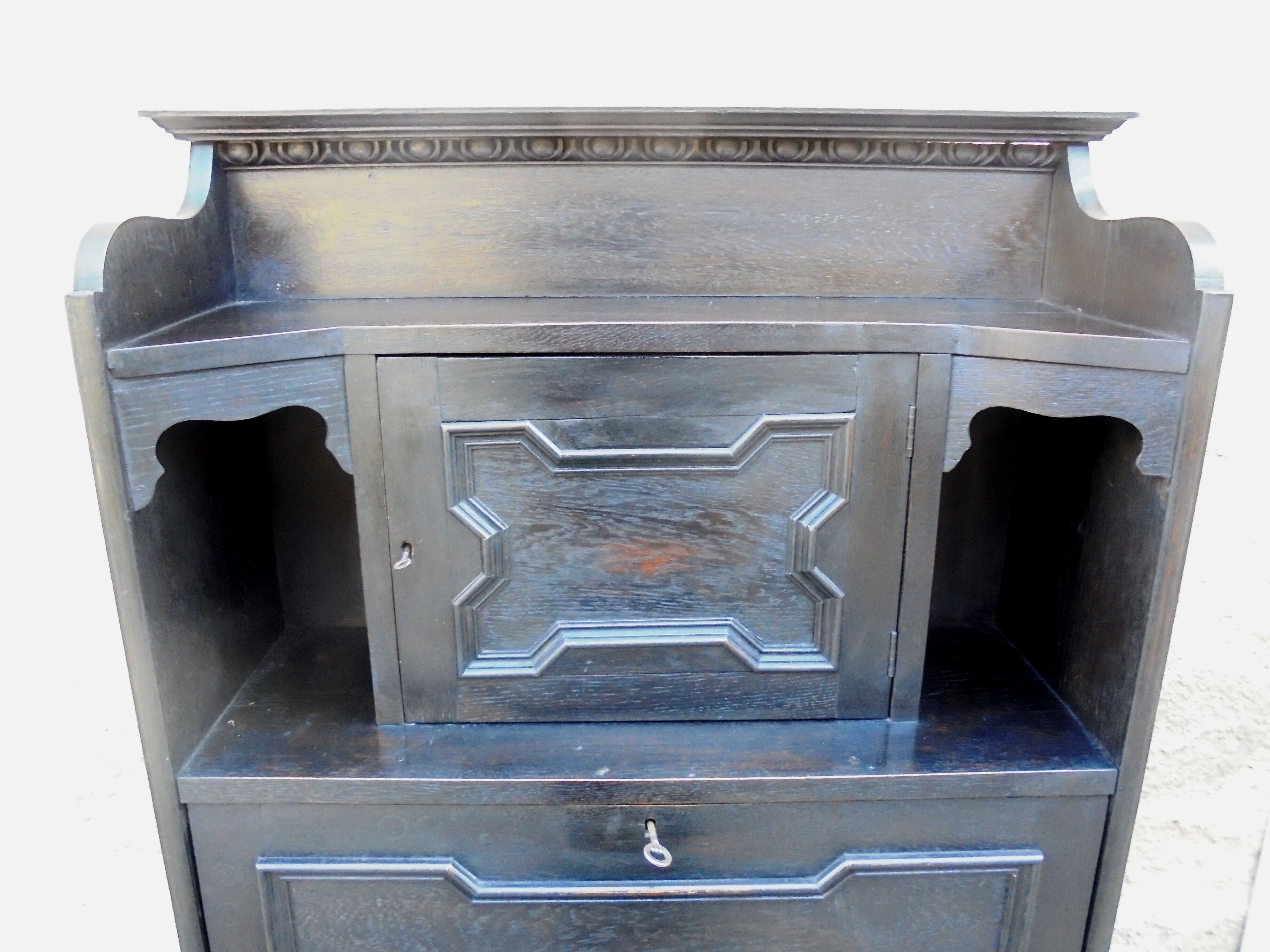 English Secretary cabinet