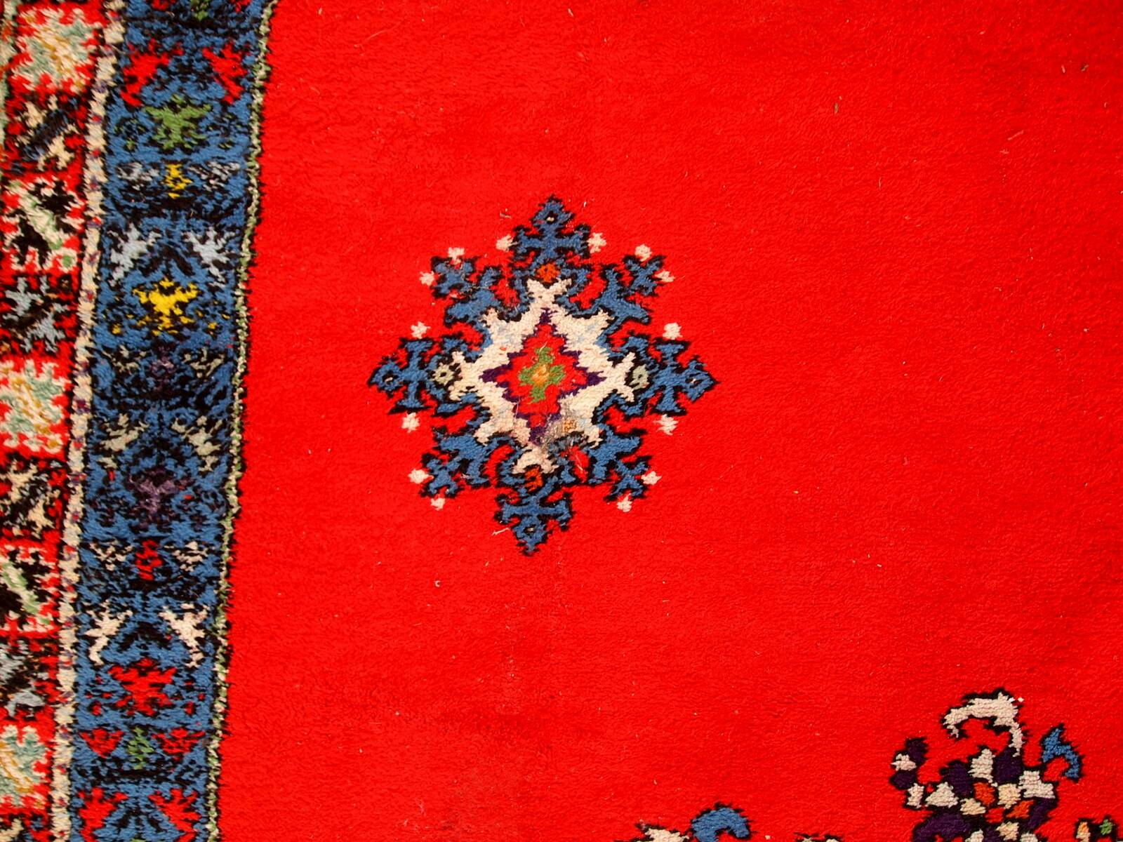 Tapis vintage fait main Berbère en laine rouge éclatant (170cm x 240cm)