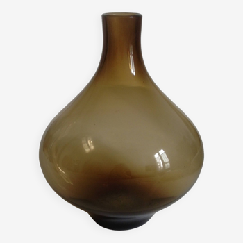 Vase en verre fumé marron
