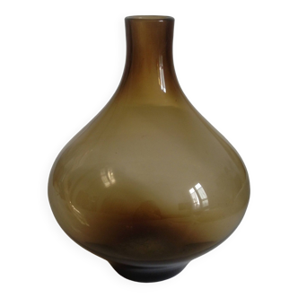 Vase en verre fumé marron
