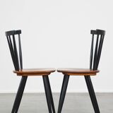 Set of 2 beautiful 1960s vintage Scandinavian design dining chairs with spindle backrests