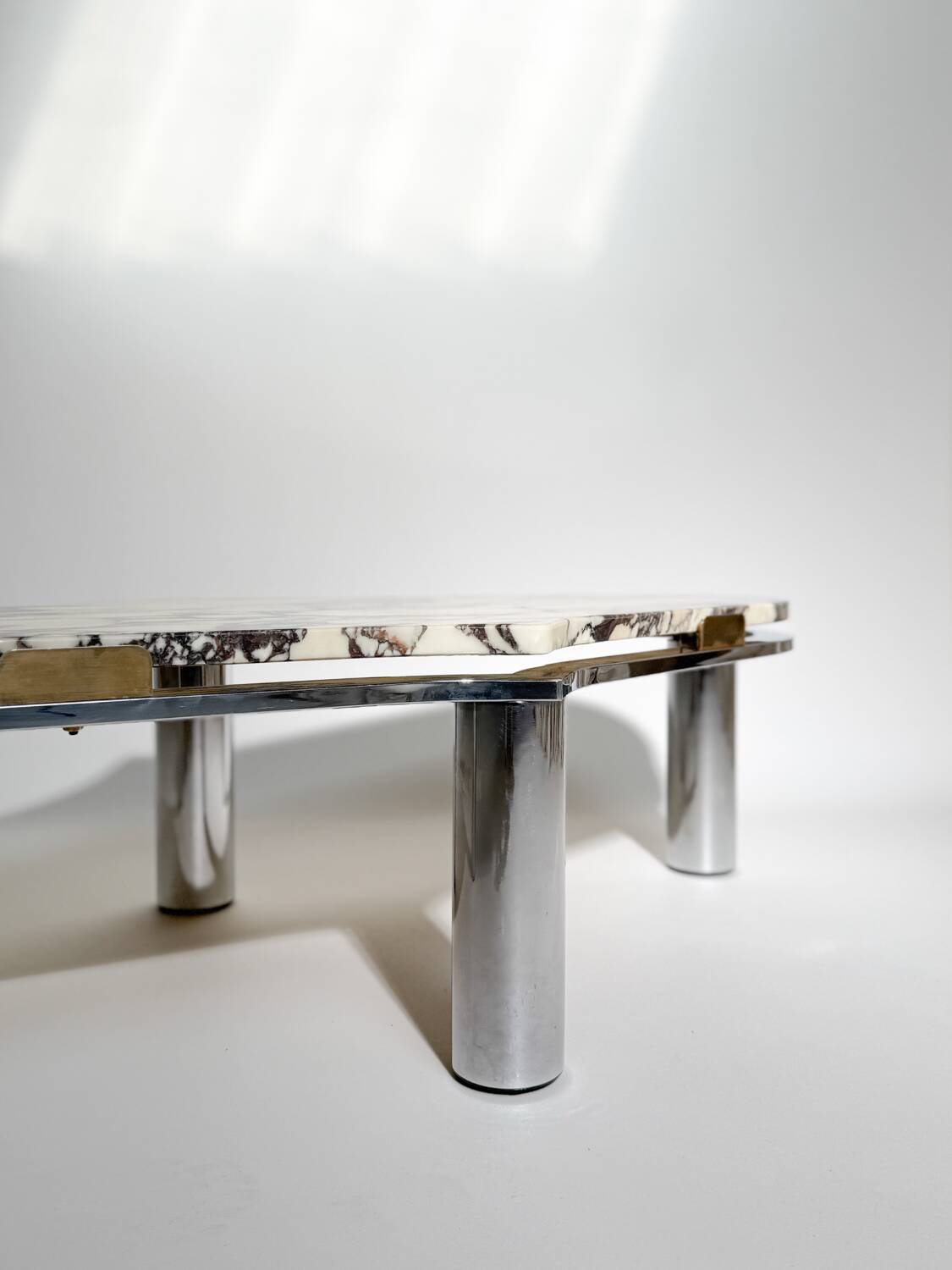 Table basse vintage chrome et marbre