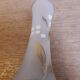 Vase en verre blanc décor émaillé muguet