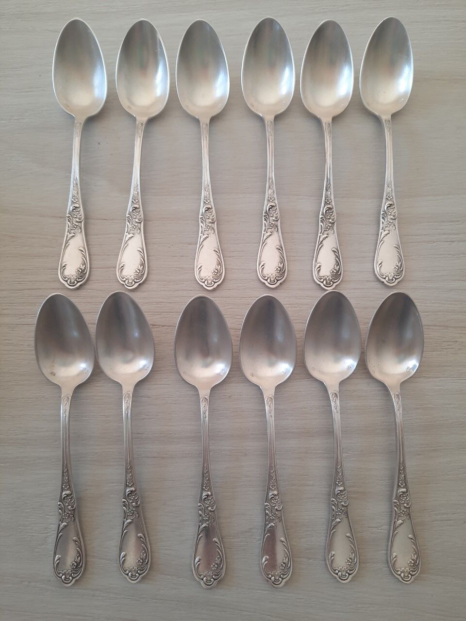 Box of 12 small old spoons in silver metal