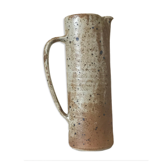 Pitcher in sandstone pyrity of the 60s