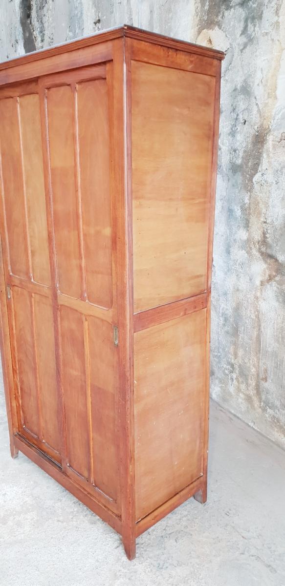 Parisian wardrobe with sliding doors