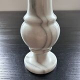 Vase en marbre blanc
