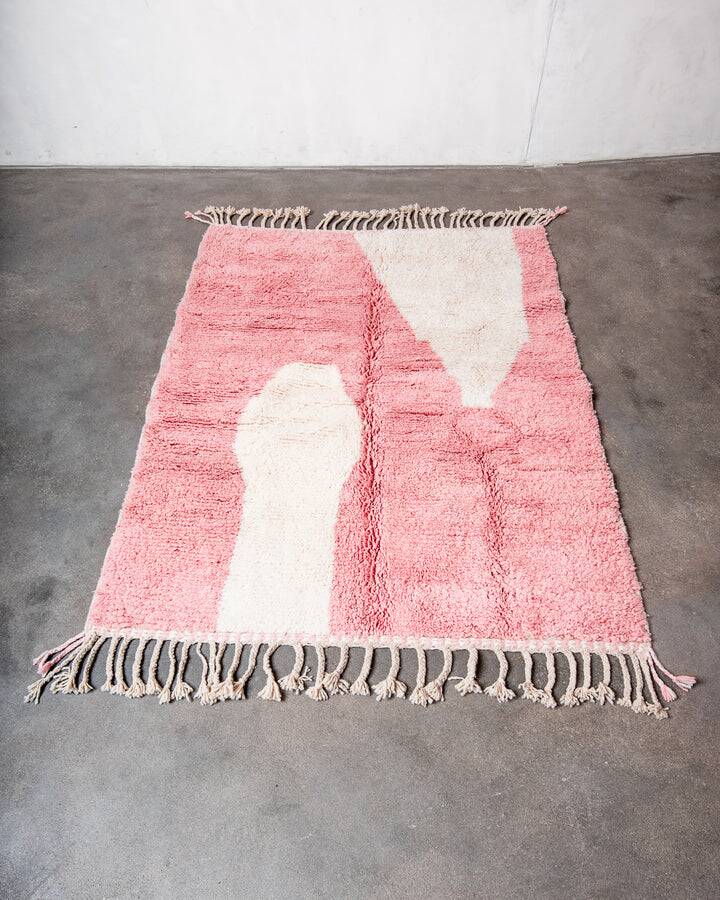 Tapis berbère traditionnel en laine rose fait main