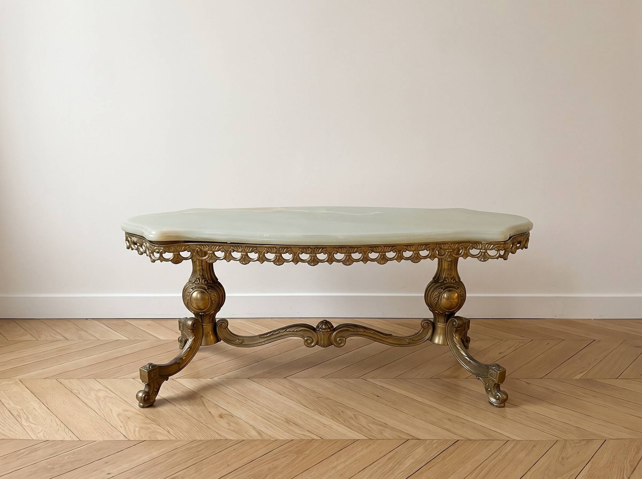 Table basse ancienne plateau marbre et piétement laiton doré