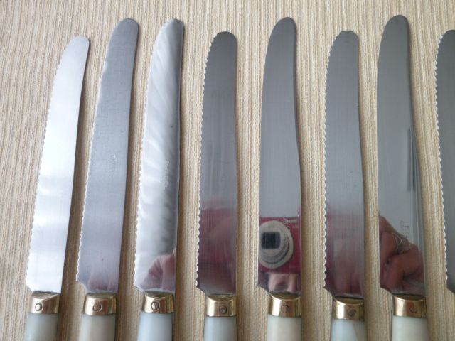 Set of 8 vintage table knives bakelite stainless steel and brass