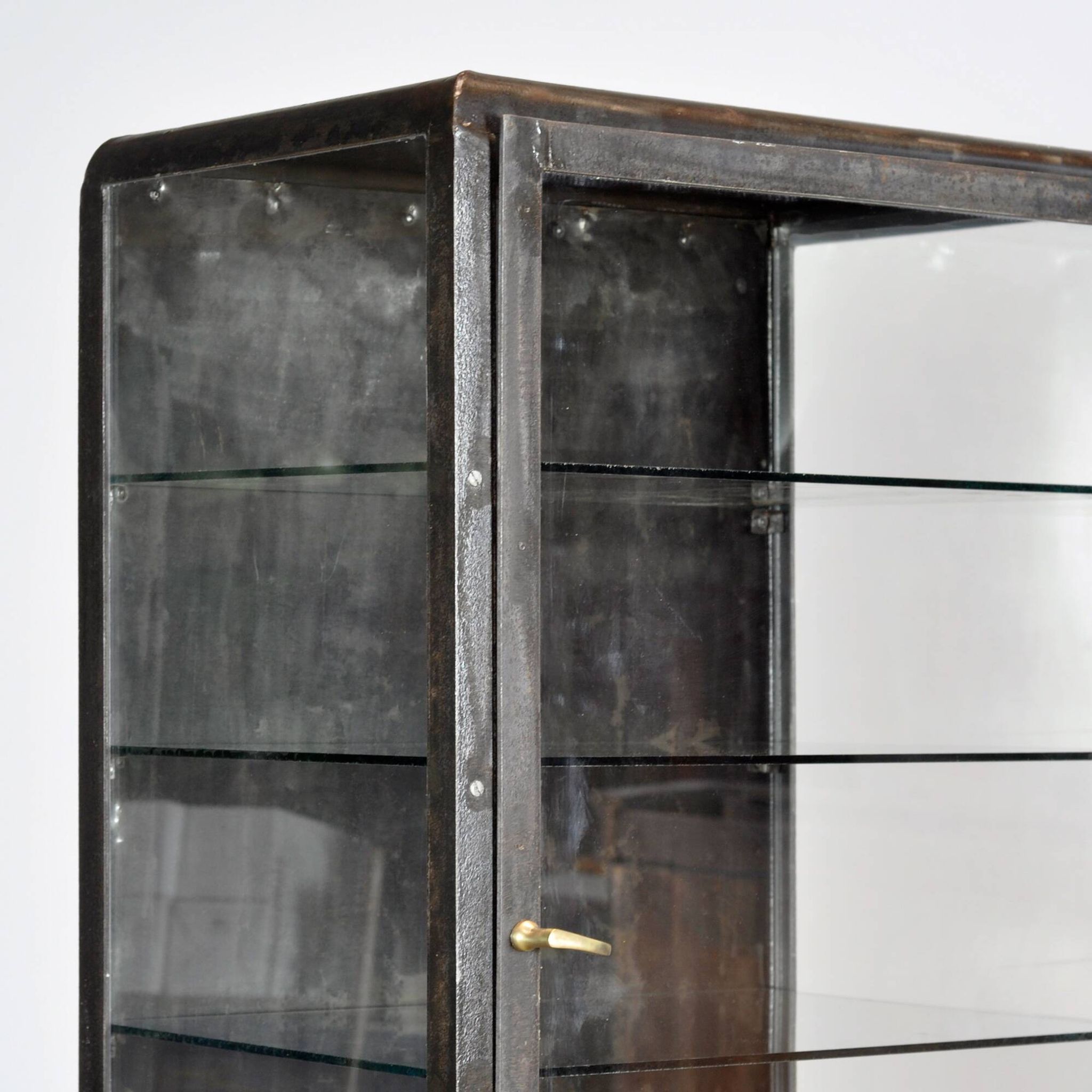Cabinet de médecine en fer poli, années 1950